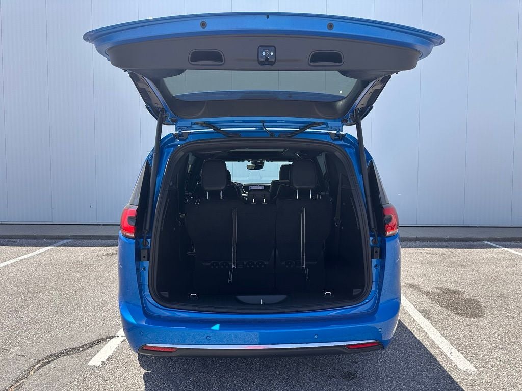 2027 Chrysler Pacifica Limited