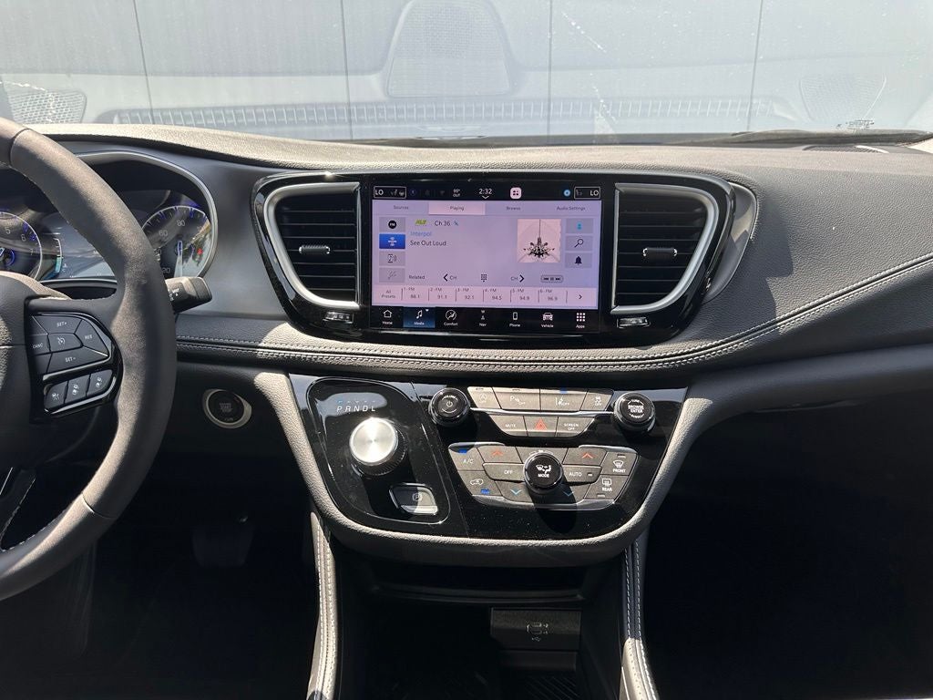 2027 Chrysler Pacifica Limited