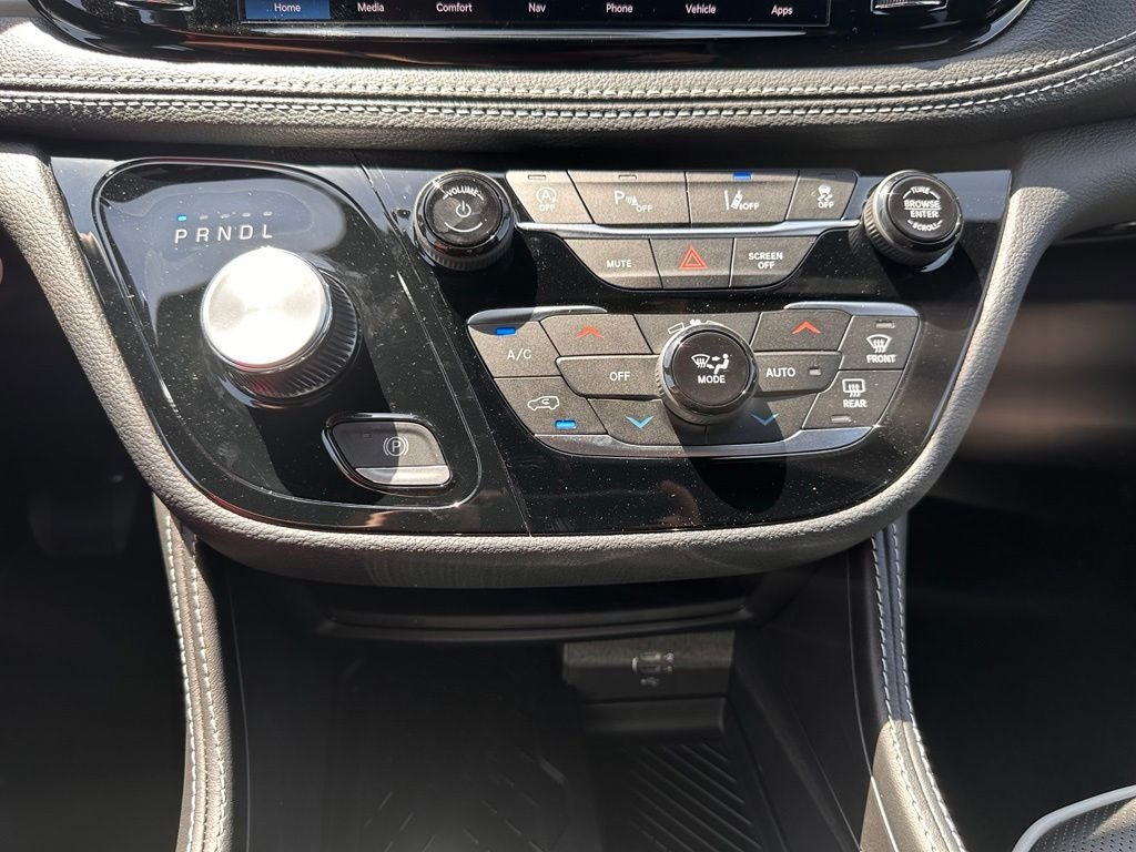 2027 Chrysler Pacifica Limited