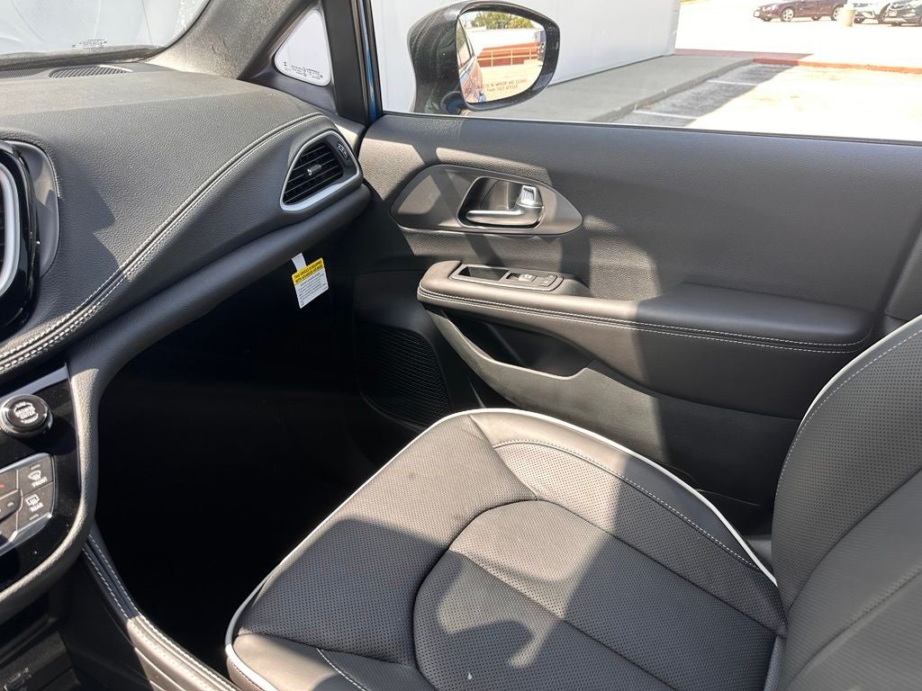 2027 Chrysler Pacifica Limited