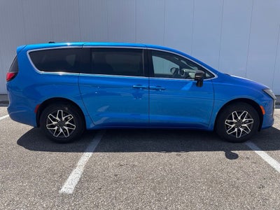 2027 Chrysler Pacifica Limited