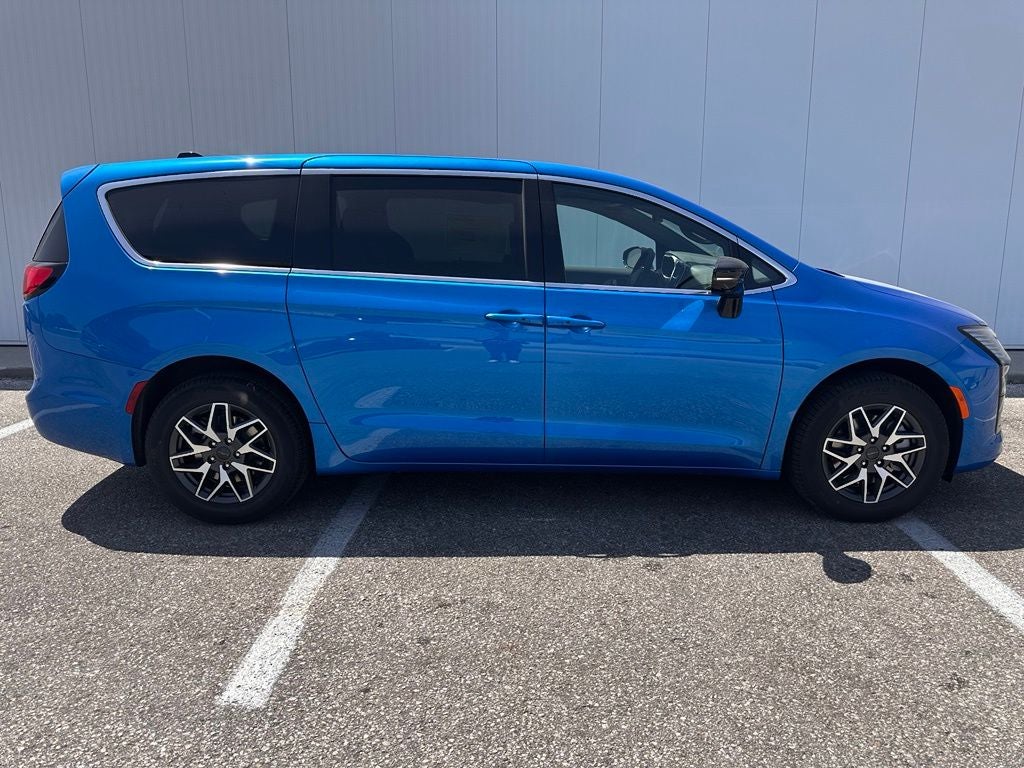 2027 Chrysler Pacifica Limited